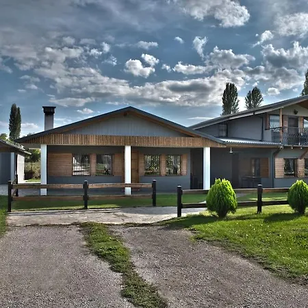 בית נופש Simon's Walnut Farm *