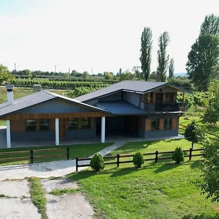 בית נופש Simon's Walnut Farm