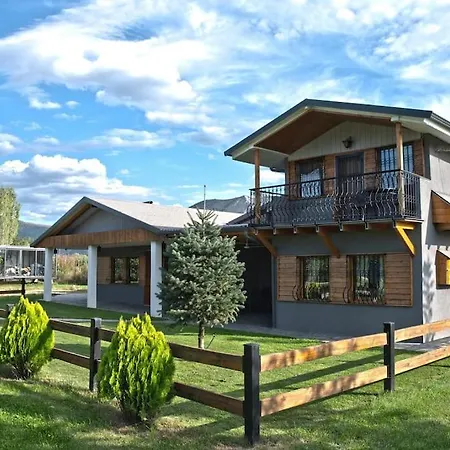Simon's Walnut Farm * קסטוריה