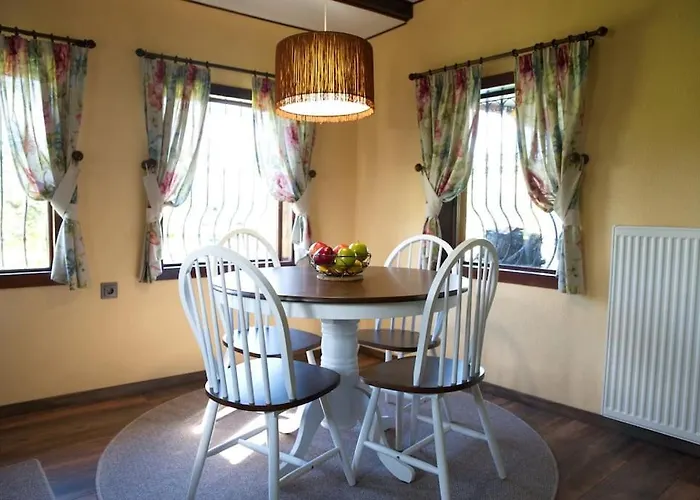 Simon's Walnut Farm Casa de Férias Castória